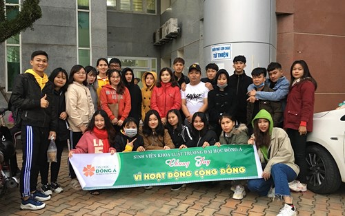 "Mùa đông không lạnh" với nồi súp đầy tình yêu thương của sinh viên Khoa Luật trường Đại học Đông Á
